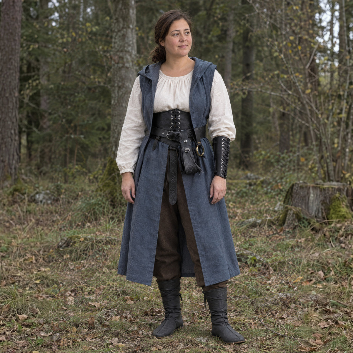 Corset belt set with bottle holder in a complete ranger outfit, worn by a woman outdoors