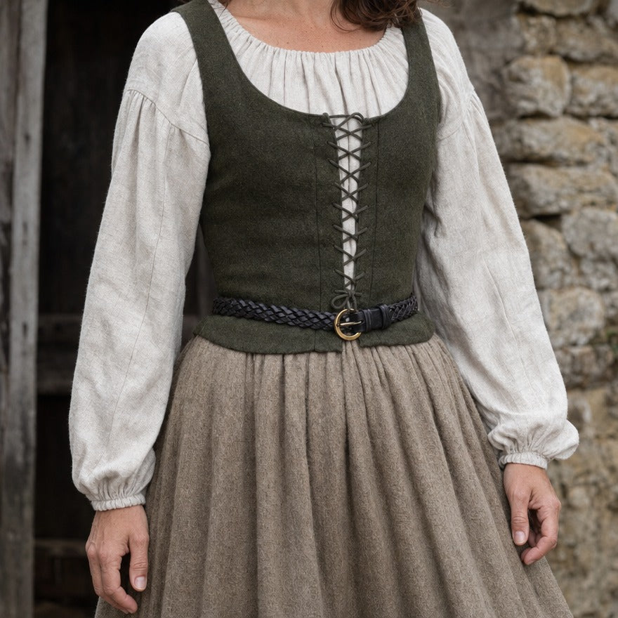 Thin braided leather belt on a wearer, showing the 2 cm braid at the waist